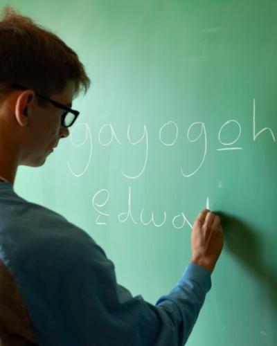 Oliver Peck Lambert ’27 has been studying the Gayogohó:nǫˀ language since high school.